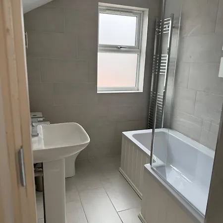 The Herbert - Newly Refurbished End-terrace Retreat York